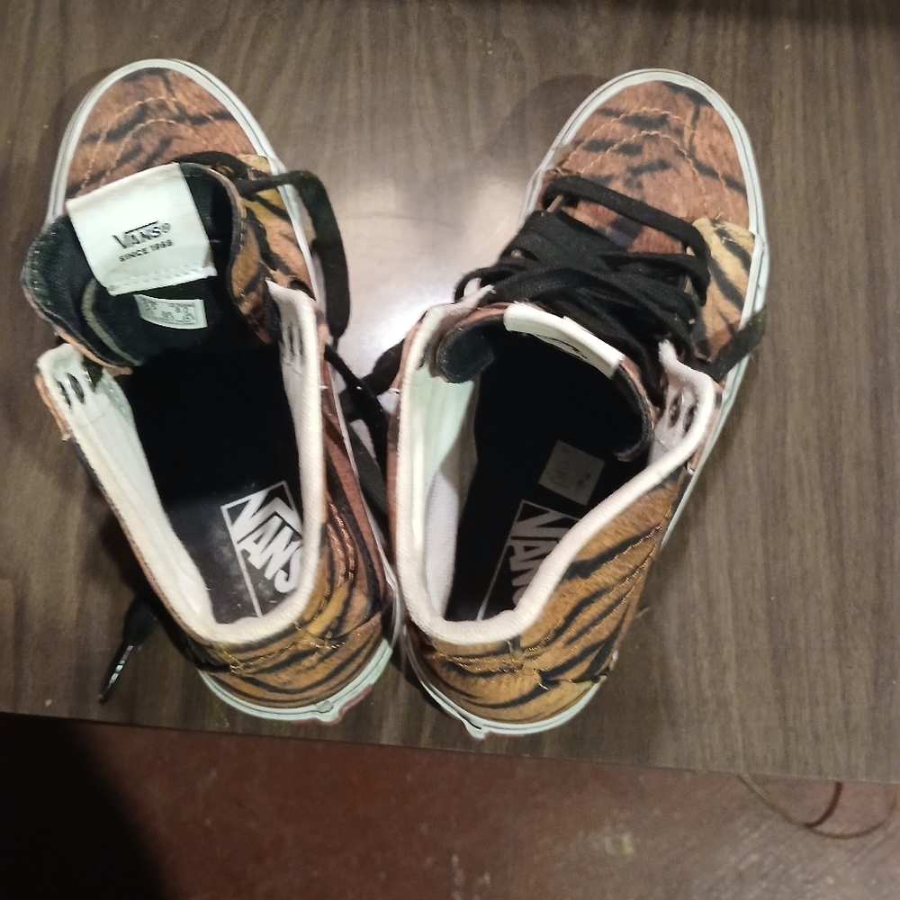 Vans - Picture 5 of 8
